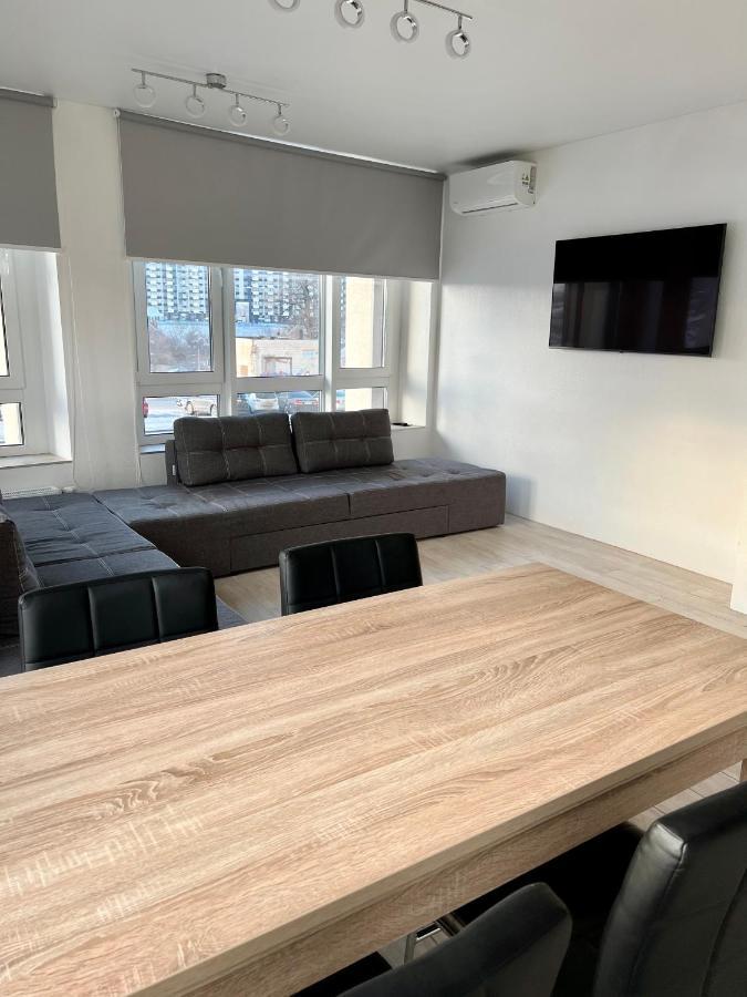 New 3 Rooms Apartment Near The Metro Station Kiev Exteriör bild