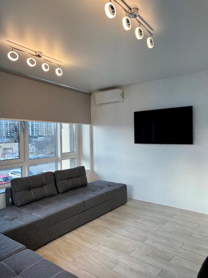 New 3 Rooms Apartment Near The Metro Station Kiev Exteriör bild